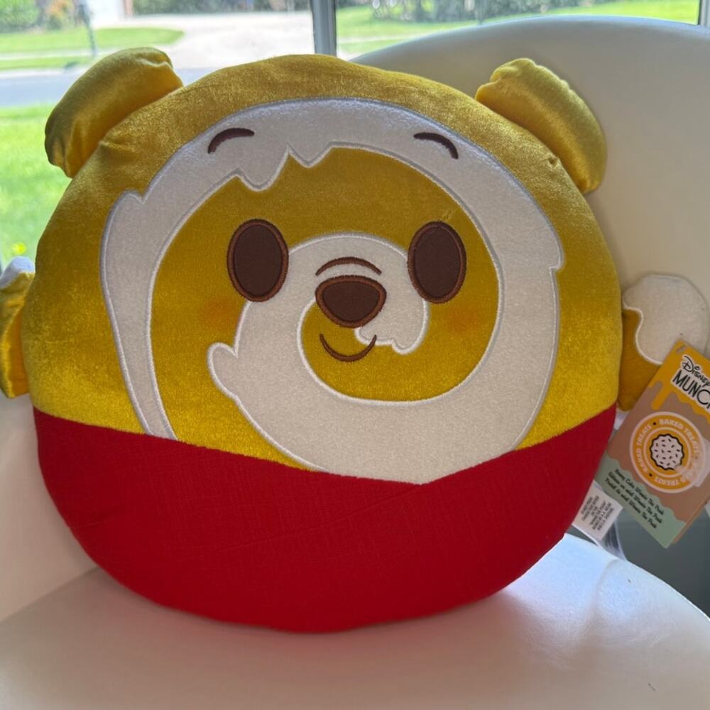 NWT | Disney Munchlings Honey Cake Winnie the Pooh